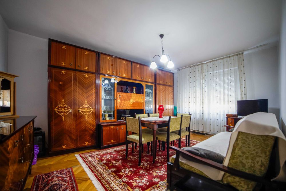 Apartament 3 camere, 69 mp, etaj 4 – Str. Făgărașului, Reghin – 76.000 EUR