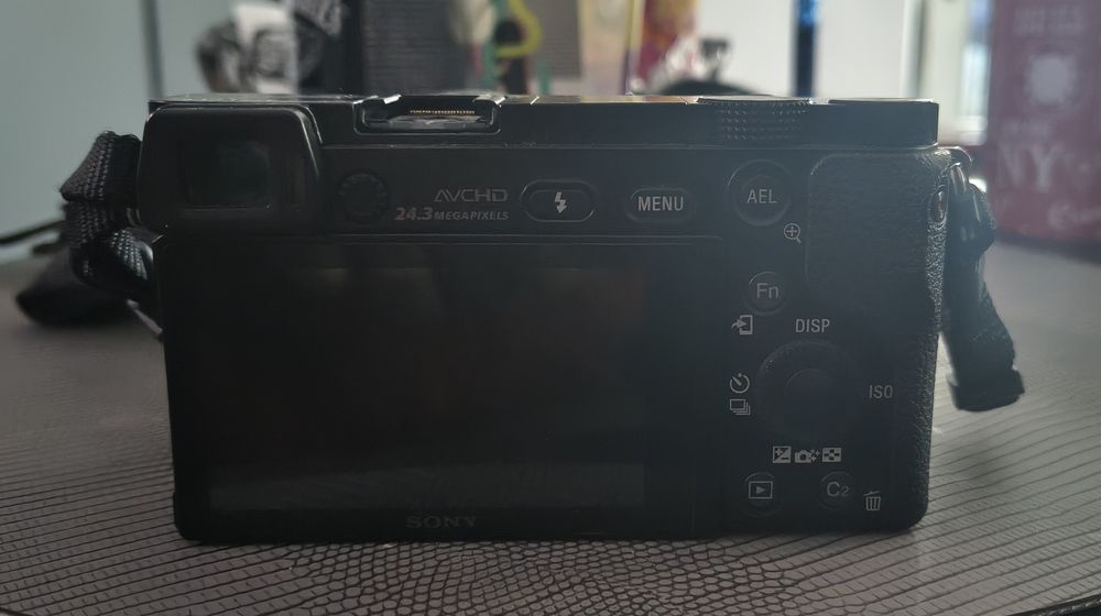 Sony Alpha A6000 + obiectiv 16-50mm