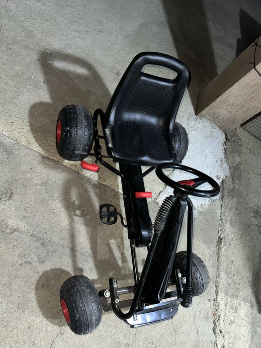 Kart cu pedale pentru copii