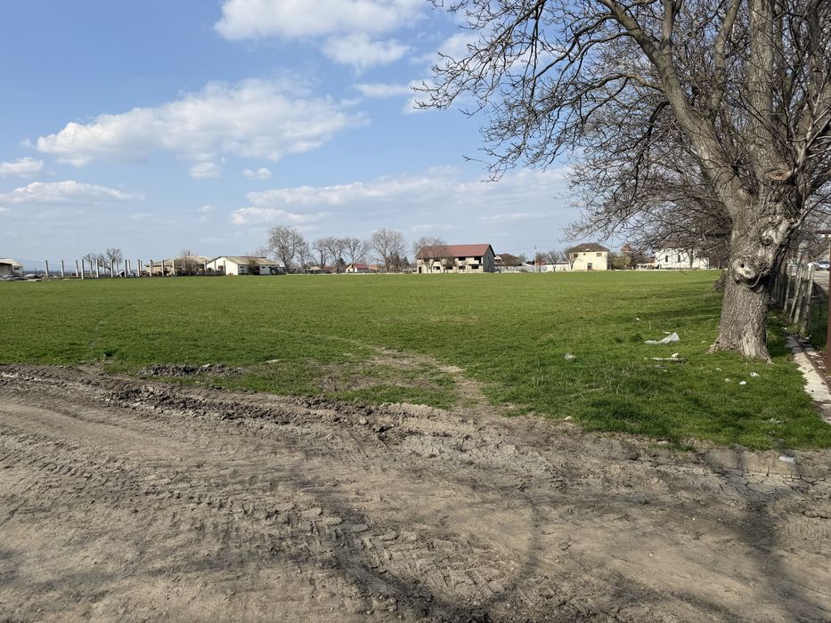 Vand ferma agricola 13 ha Autostrada A7