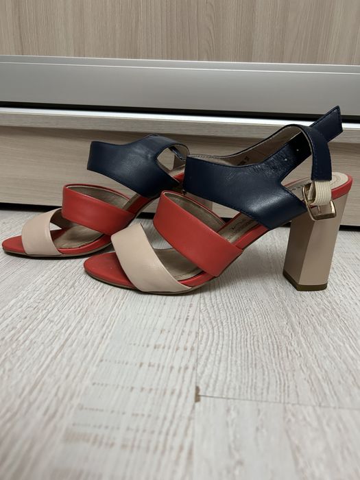 Босоножки летние,