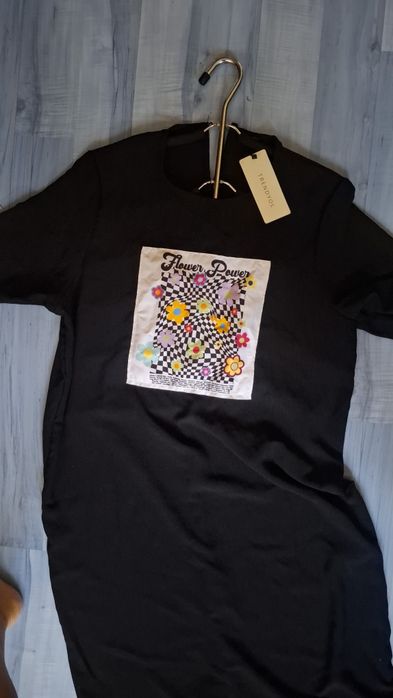 Дълга черна рокля с цветна платка