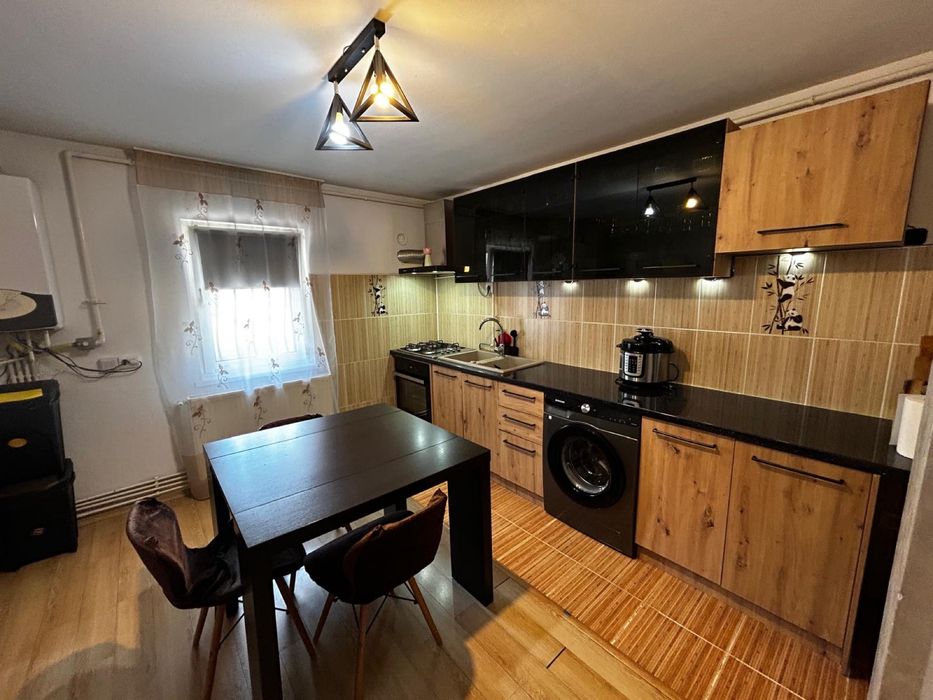 Vand Apartament 3 camere parter din 4 etaje decomandat Vulcan (HD)
