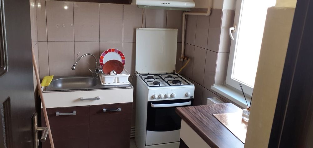 Inchiriez garsoniera Str Decebal