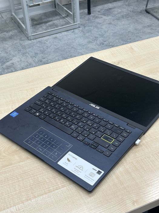 Ноутбук LENOVO laptop