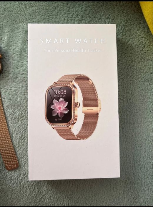Vand smartwatch si perie de indreptat parul
