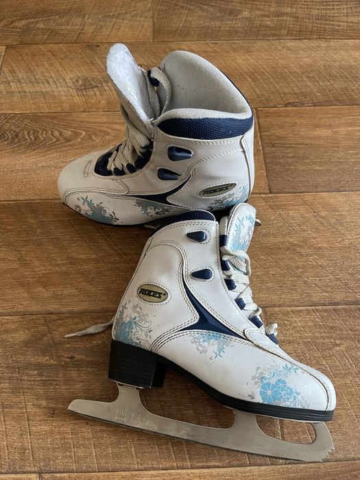 Продам коньки для девочки.