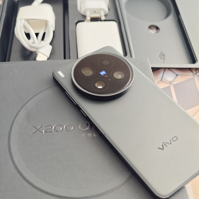 Vivo X200 Ultra 16/512gb черный