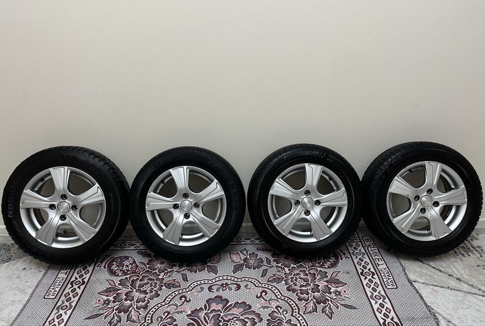 Комплект дисков с шинами