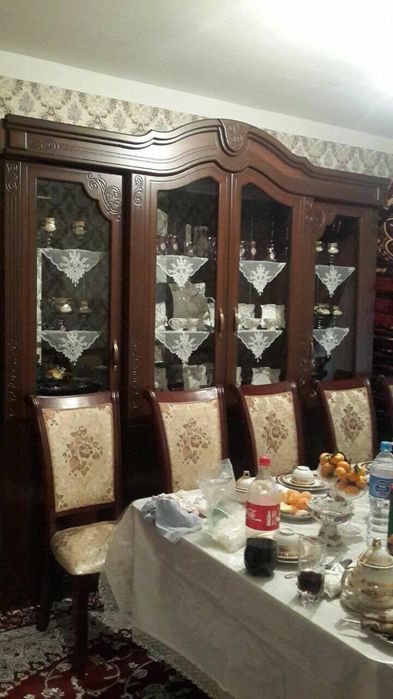 Настенный шкаф продается