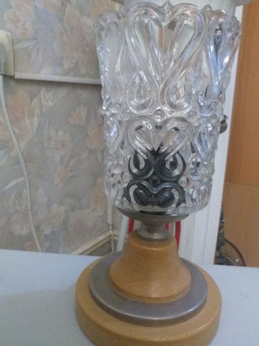 Продаётся хрустальный светильник.