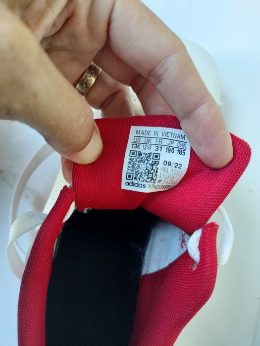 Vand adidasi Adidas, ghete Geox cu dinozauri, 50 Ron perechea, Nr 31