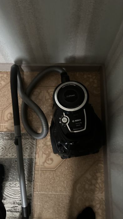 Срочно продается пылесос BOSCH