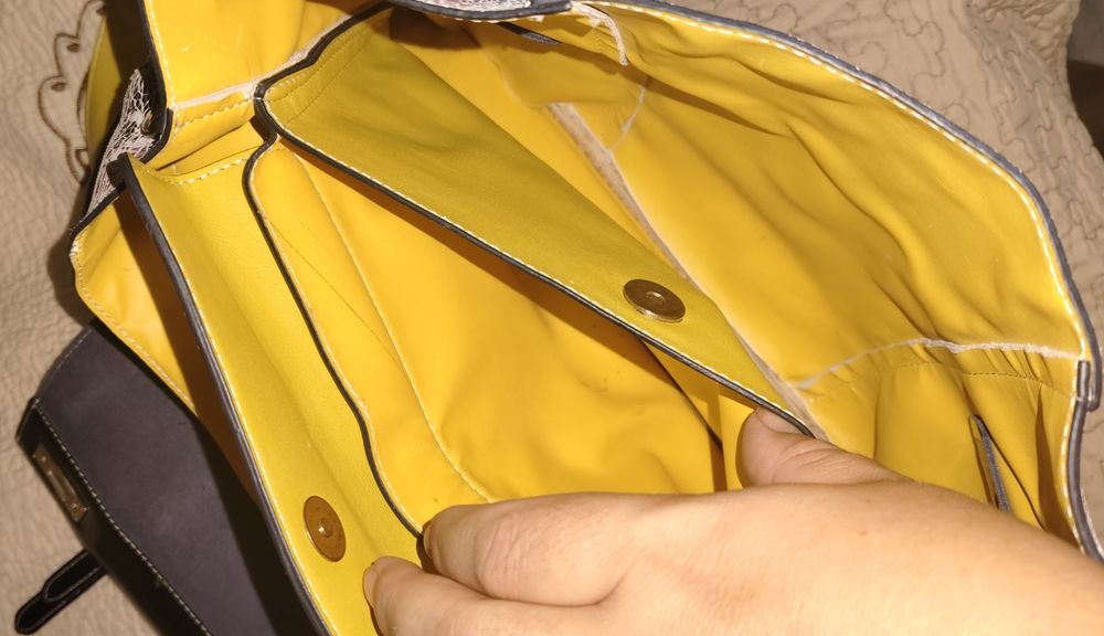 Продаётся сумка кожаная