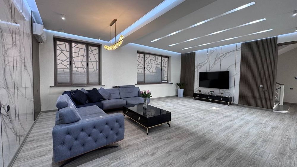 Амир-Темур махалля Продается шикарный евродом, на участке 2 дома