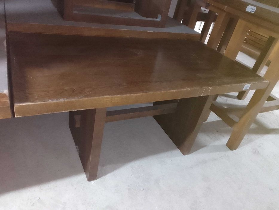 Стол обеденный. Оборудование