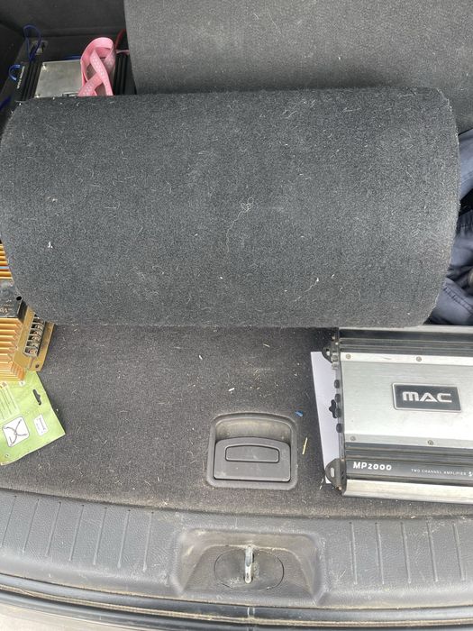 Subwoofer auto si statie