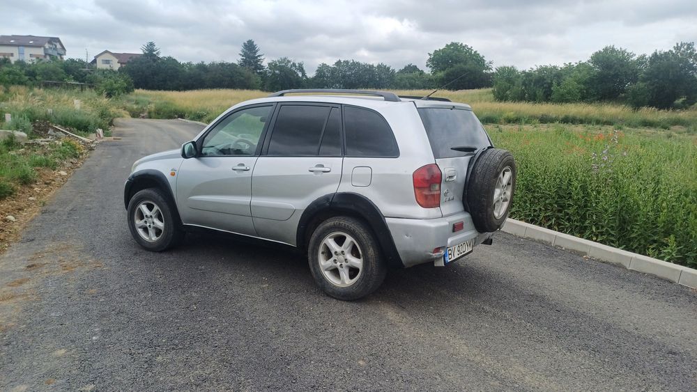 Vând Toyota Rav4