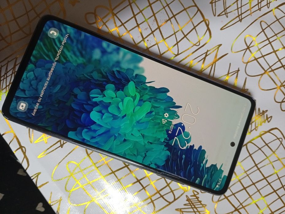 Продам телефон срочно