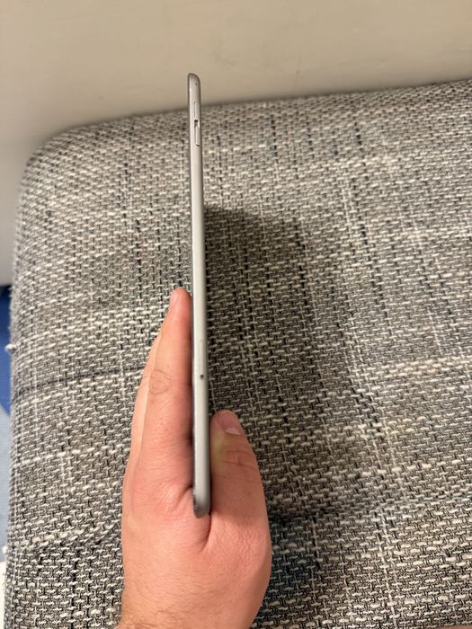 Apple iPad mini 4 – 128GB – Wi-Fi + Cellular – Stare buna