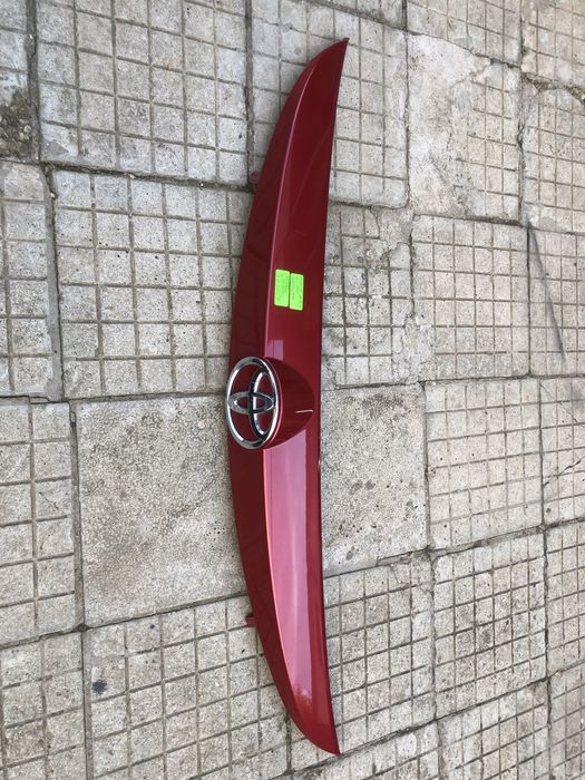 Лайсна за заден капак на Тойота Аурис хечбек 2012г-2014г