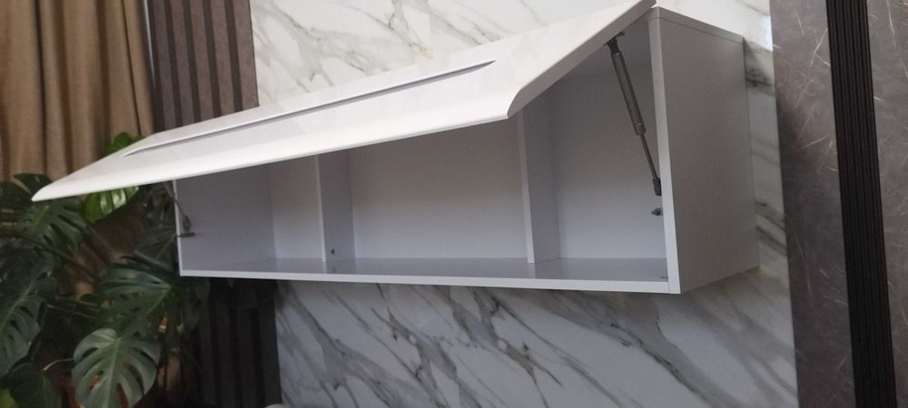 Стенен шкаф Лукс