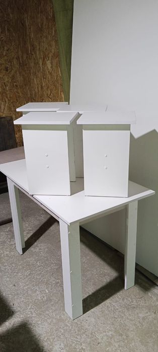 Продам новые стол и табуретки