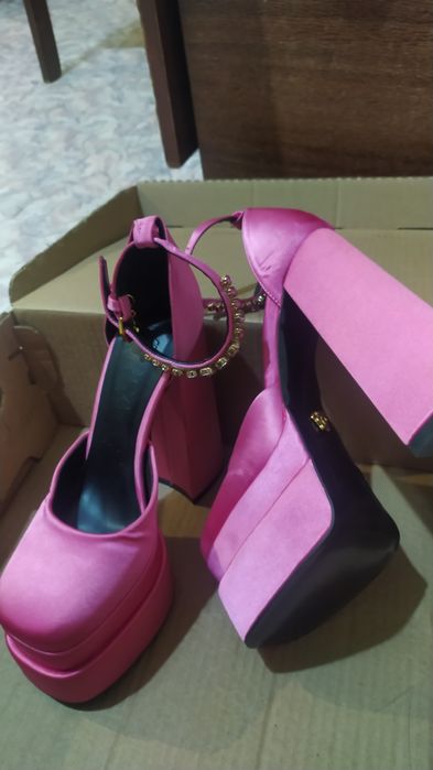 Туфли розовые на высоком каблуке