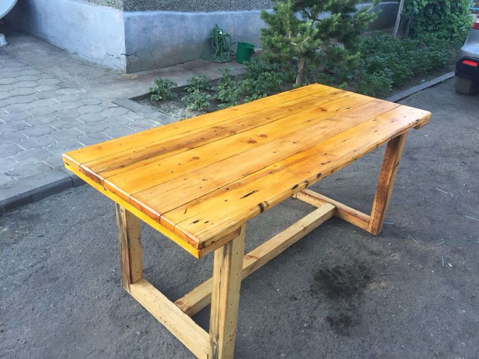 Продам стол и лавки.