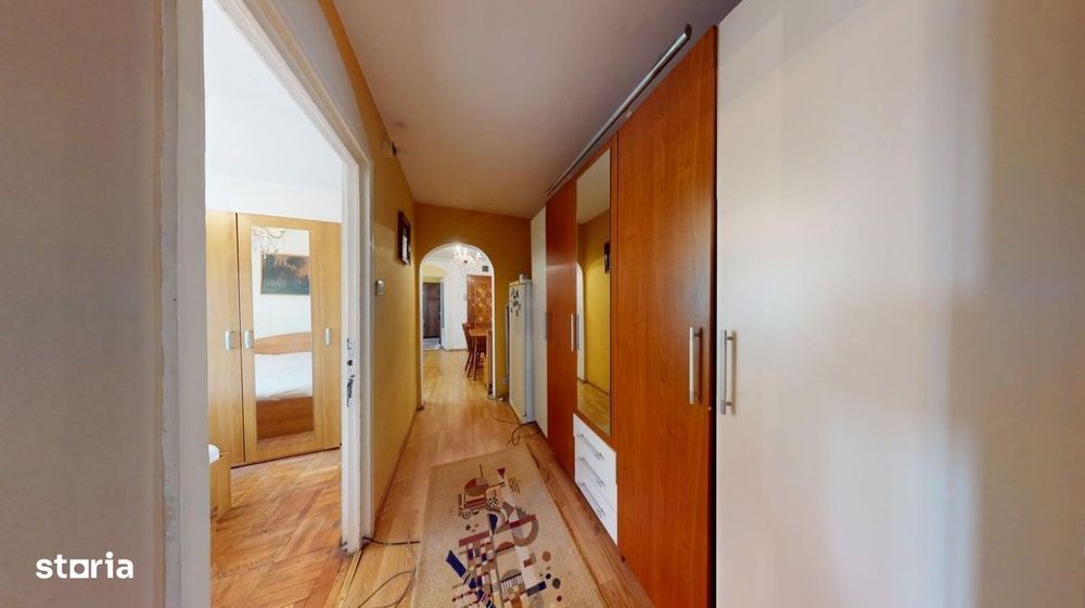Apartament 3 camere DECOMANDAT cu balcon - zona Profi, V. Aaron