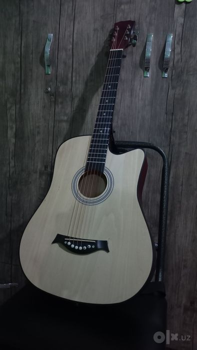 Akustik gitara bejiviy rangli
