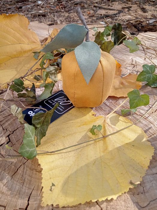 Панер с текстилни плодчета за декорация