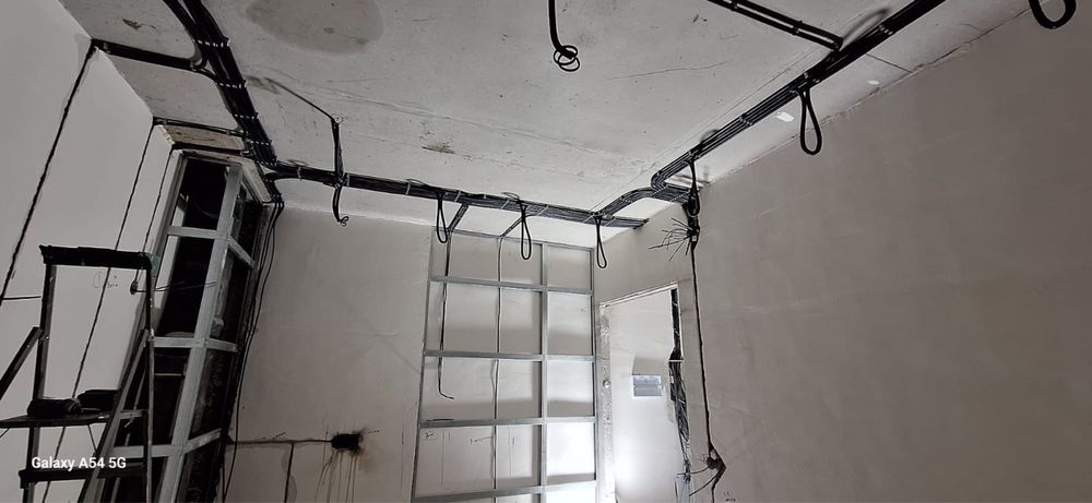 Электрик электомонтажник