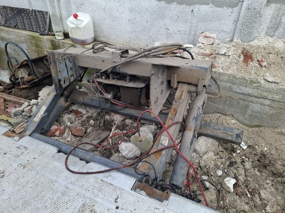 Vand lift de 2 tone merge pa 3.5 si pa 7.5 tone montat