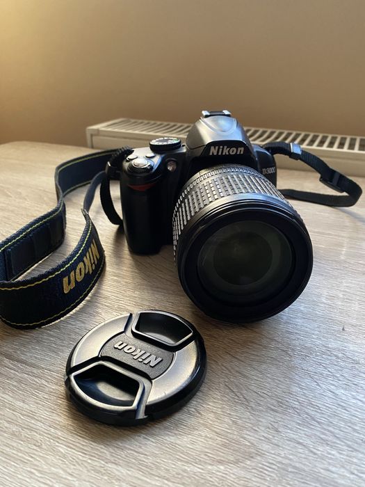 Nikon D3000 + obiectiv Nikon 18-105mm VR