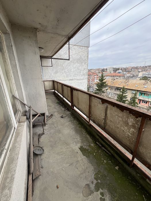 Продава се 3-стаен апартамент