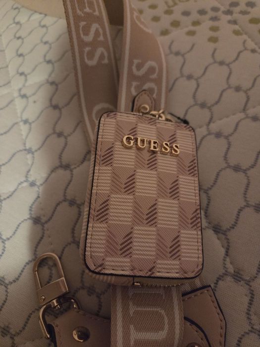 Дамска чанта guess
