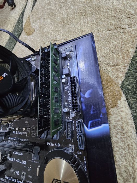 материнская плата h97-plus от asus имеет полный комплект коробка