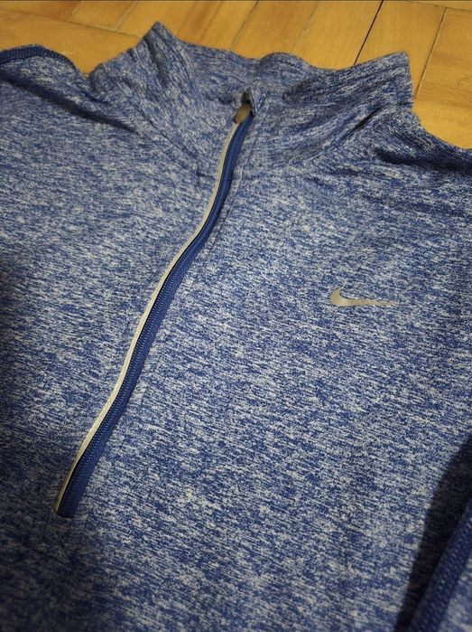 Bluză Nike Dri-FIT Element, Mânecă cu Orificiu Deget Mare, Damă - M
