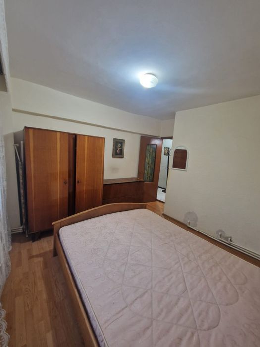 Vand Apartament 2 Camere Decomandat