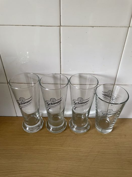 Продавам стъклени чаши за безалкохолно