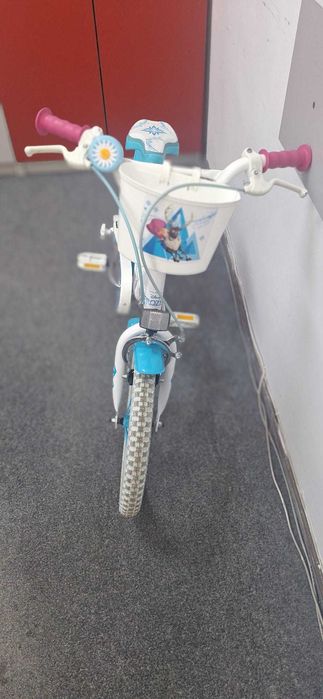 Vand bicicleta cu frozen pentru fete ,marimea 16 inch. Stare perfecta, foarte puțin utilizata.