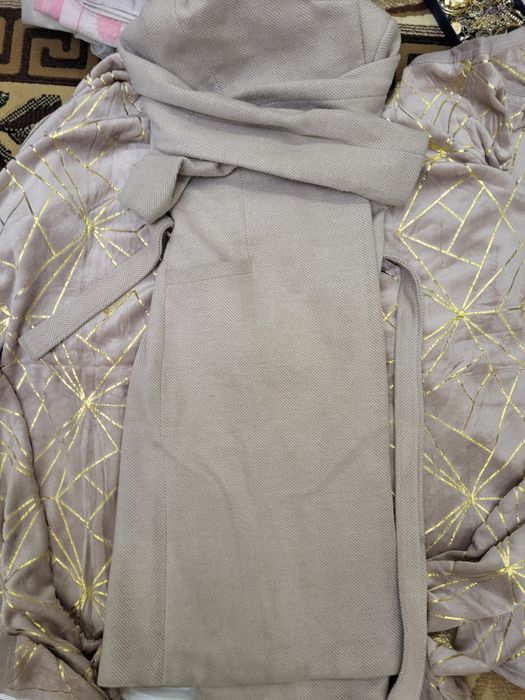 Пальто бежевое женское