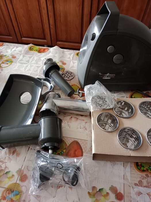 Мясорубка электрическая