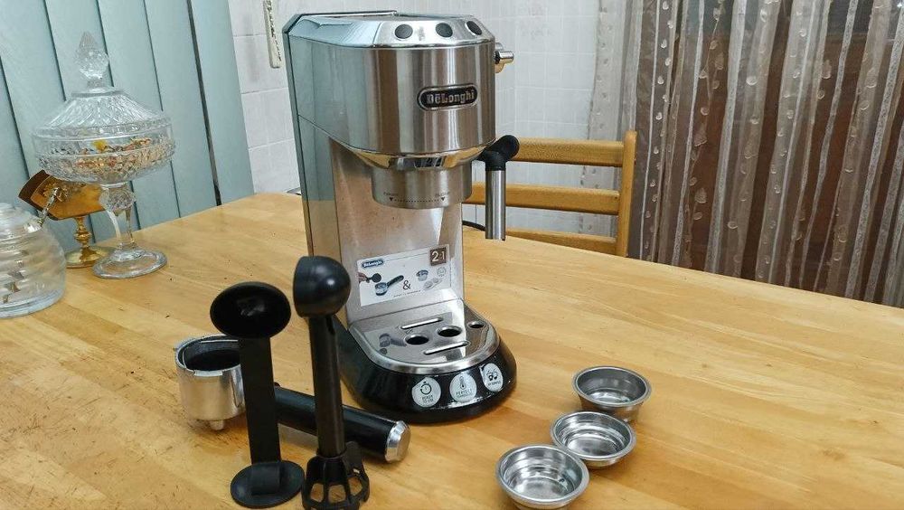 Кофеварка Delonghi EC680