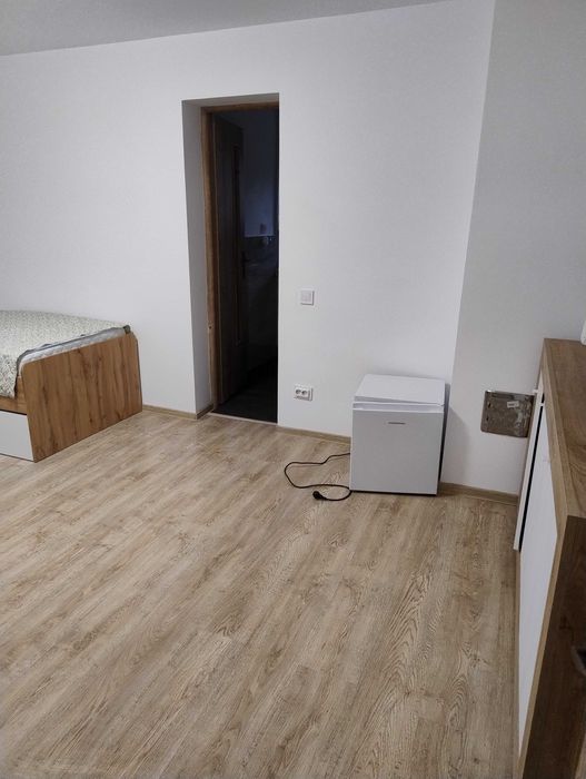 Închiriez clădire