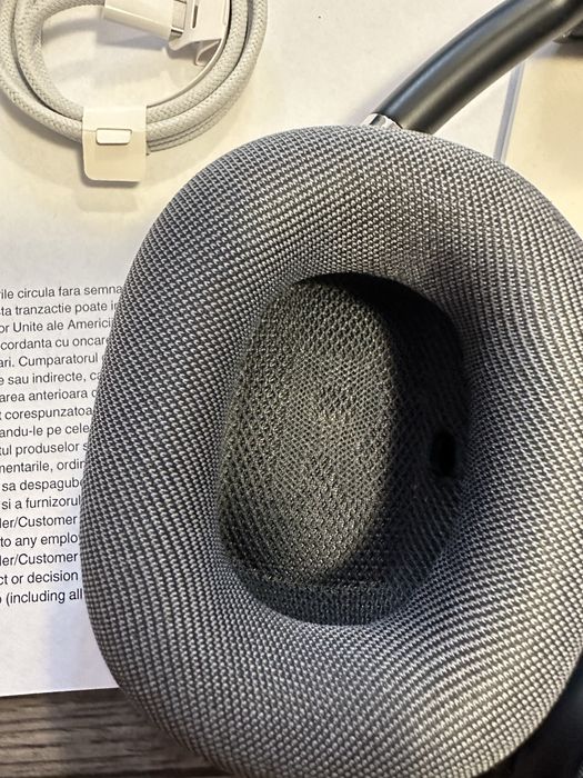 AirPods Max Apple