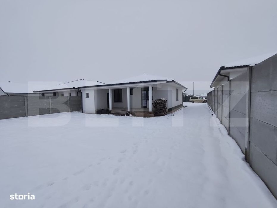 Casa finisata la cheie racordata la toate utilitatile in Santandrei