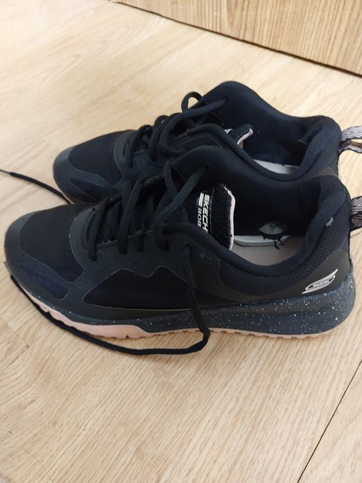 Vand adidasi Skechers