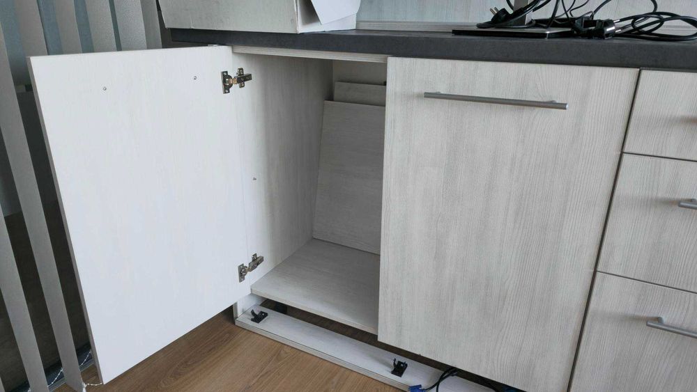 Кухненски шкафове с плот